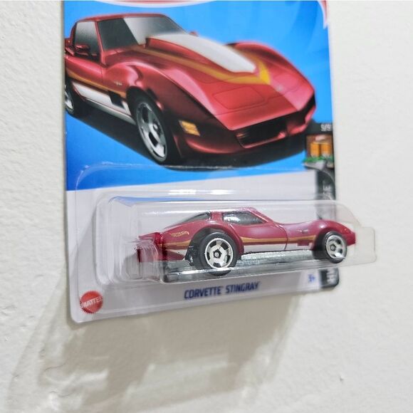 Hotwheels Red Corvette Stingray - Picture 2 of 5
